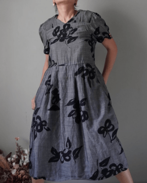 Charcoal dress with floral pattern and puffed sleeves