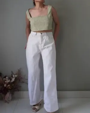 White denim pants with pockets
