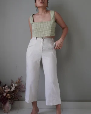 Clean and casual cotton linen trousers with pockets