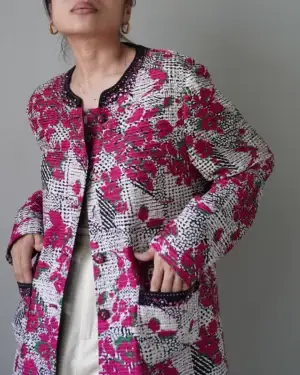 Vintage floral coat / blazer with pockets, fabric has texture
