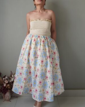 Dainty cartoonish patterned maxi skirt with pockets