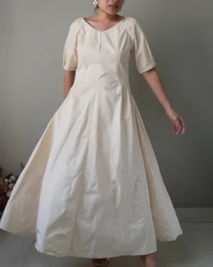Navajo-white dreamy dress with beautiful form and stricture