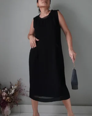 Timeless black sleeveless dress with side pockets