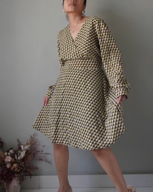 Geo patterned dress with long sleeves